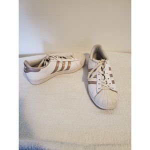 Women's Adidas Tennis Shoe Size 7